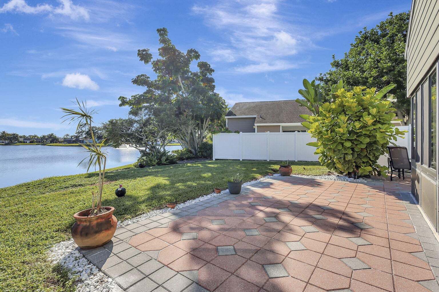 Building Photo - 602 Lakewood Dr