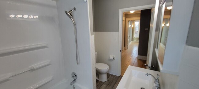 Building Photo - AVAILABLE NOW - 4 Bedroom with garage
