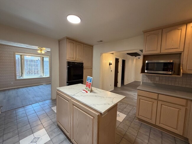 Building Photo - 2,800Sq Foot, 5 Bedroom Single Story Home Available Near Eubank Blvd NE & Copper Ave NE!
