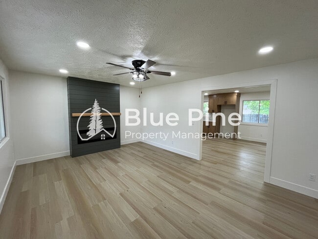 Building Photo - 3095 Disney Dr