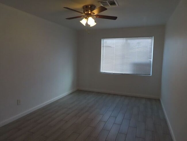 Building Photo - Newly Remodeled 2 Bedroom 1 Bath Condo
