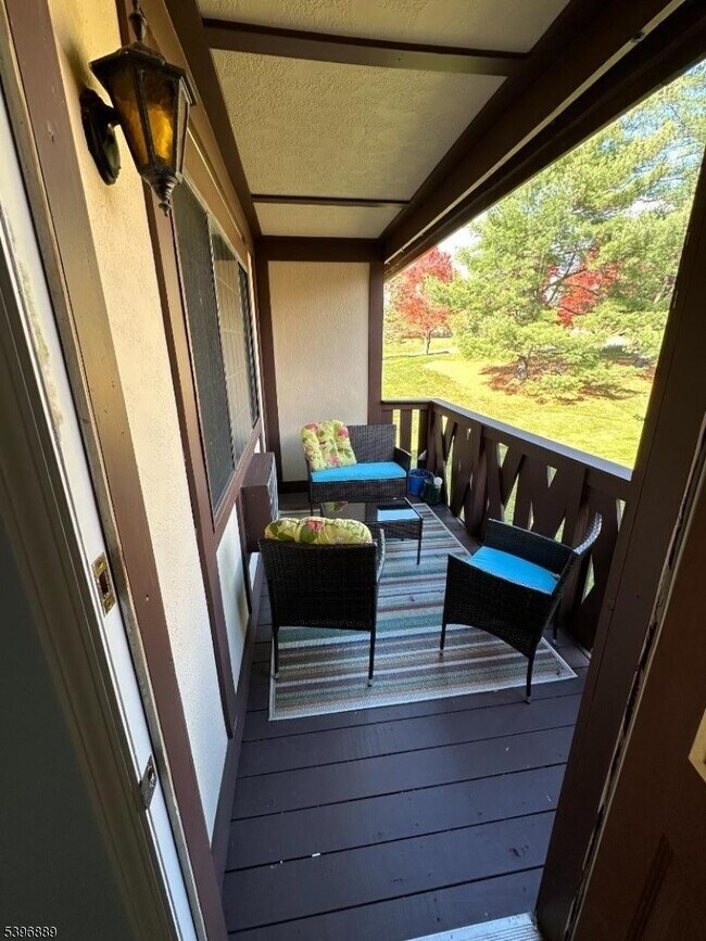 Building Photo - 4 Avon Ct