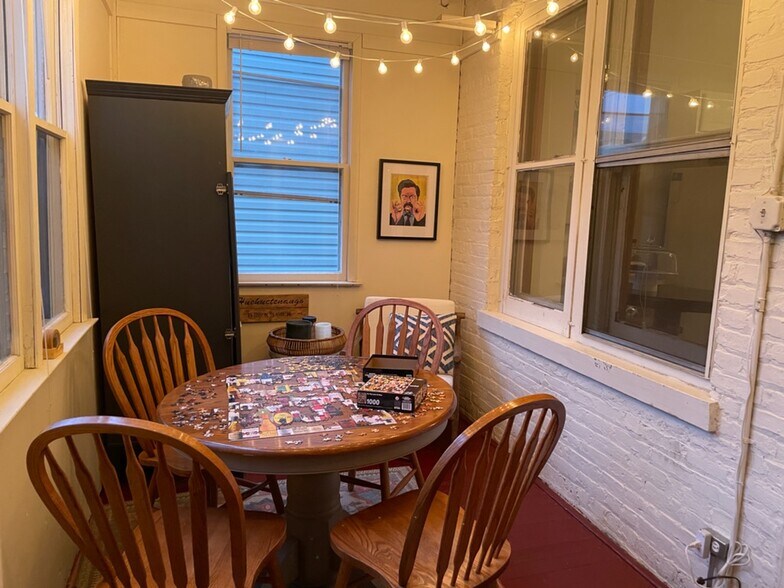 Building Photo - 2217 Rice W St