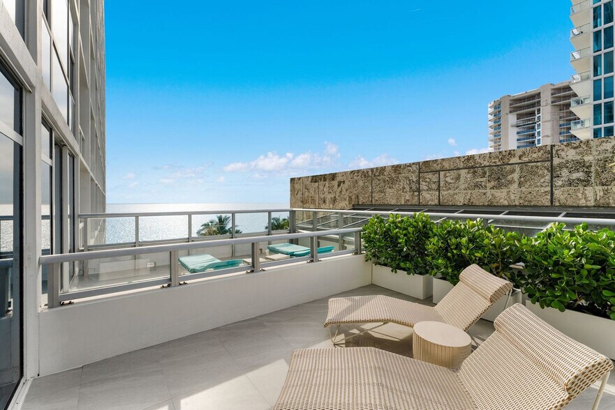 Building Photo - 6801 Collins Ave
