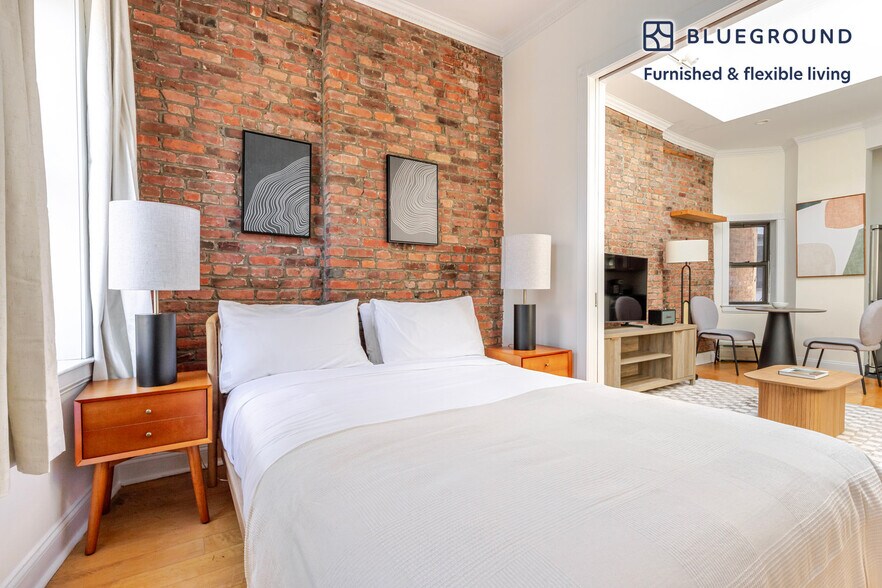 Building Photo - 118 Christopher St