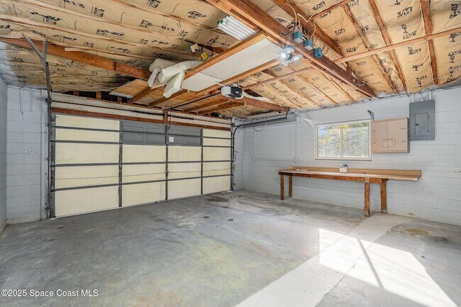 Building Photo - 1740 S Harbor Dr