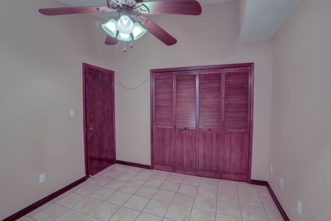 Building Photo - 492 Tamarack St