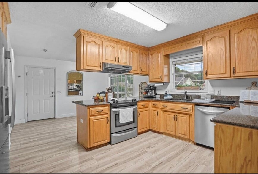 Building Photo - 107 Britt Dr