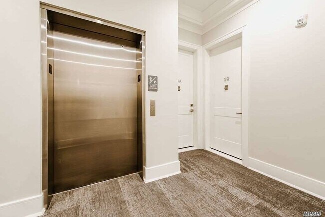 Building Photo - 30 Stewart Ave