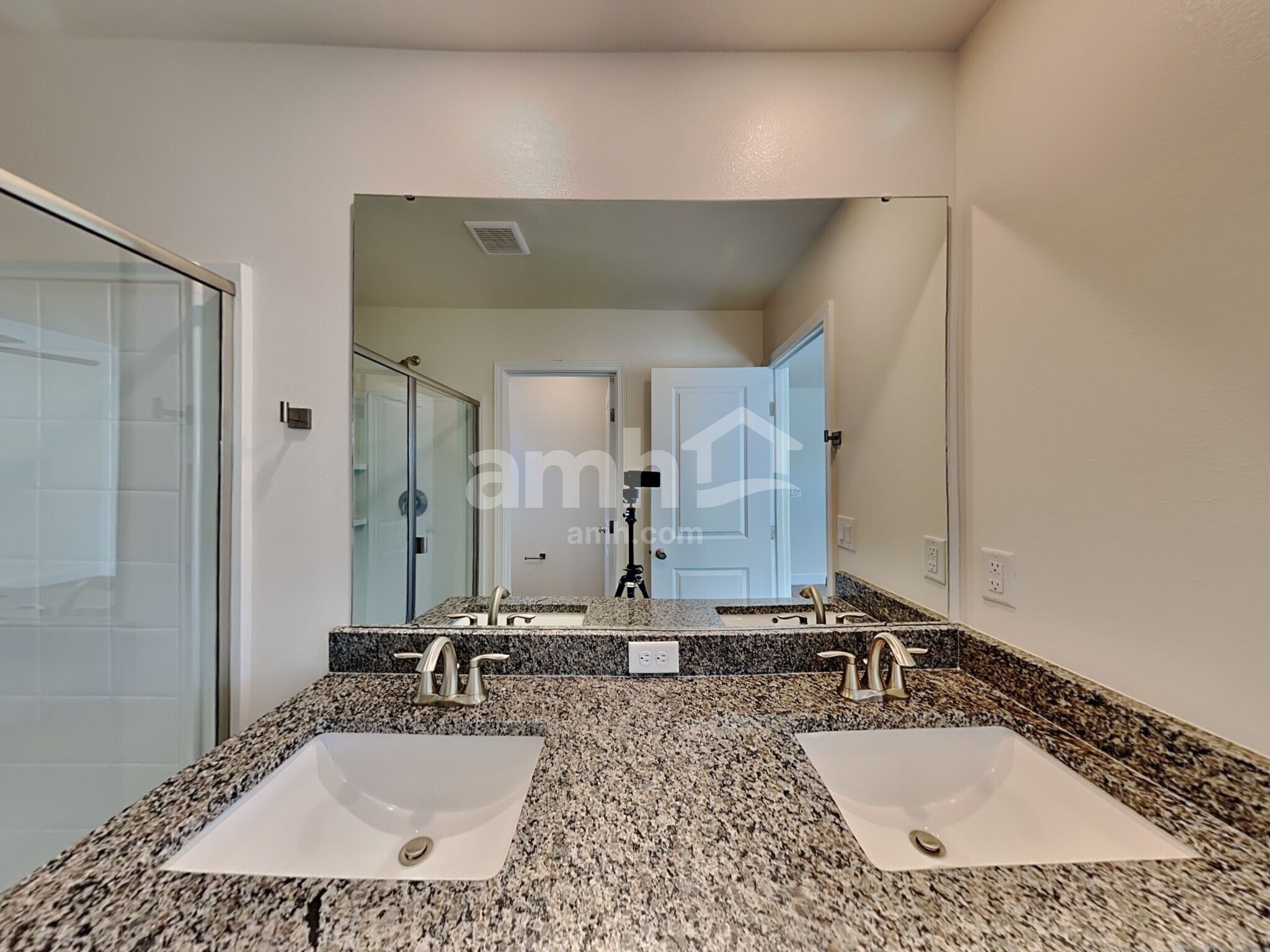 Building Photo - 33047 Lookout Ln