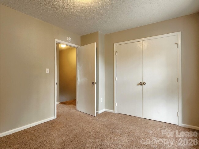 Building Photo - 268 Southcircle Dr NW