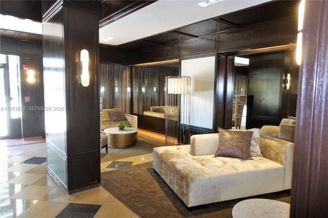 Building Photo - 600 NE 36th St