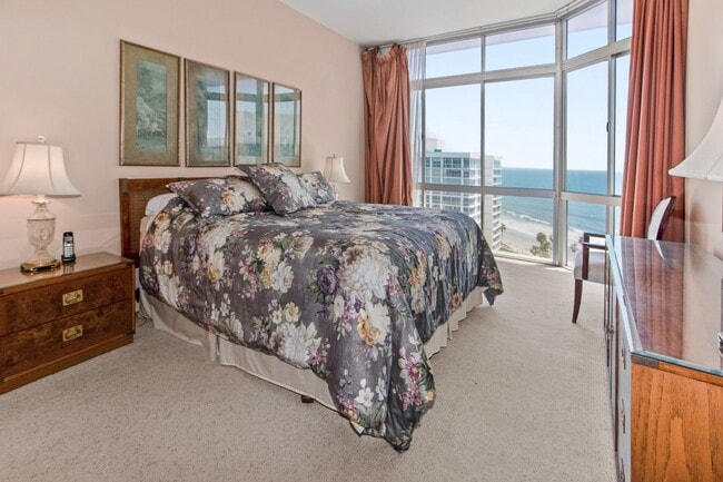 Building Photo - 1750 Avenida Del Mundo