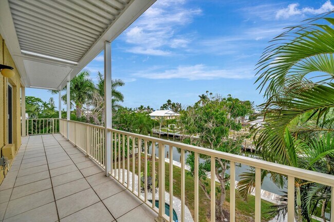 Building Photo - Stunning Annual Rental: Luxury Coastal Liv...