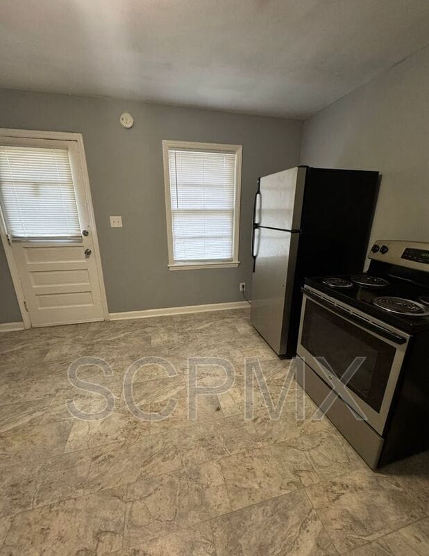 Building Photo - 2423 Crestview Dr