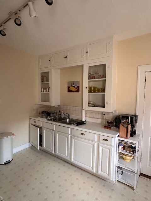 Building Photo - 1307 E 28th St