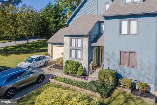 Building Photo - 117 Foxfire Dr