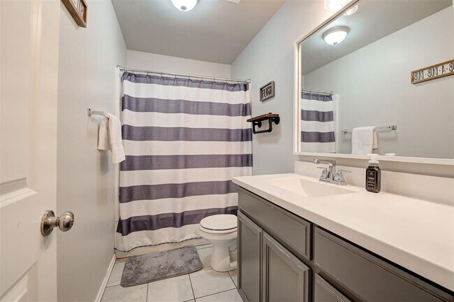 Building Photo - 465 Compass Dr