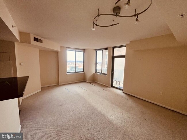 Building Photo - 851 N Glebe Rd