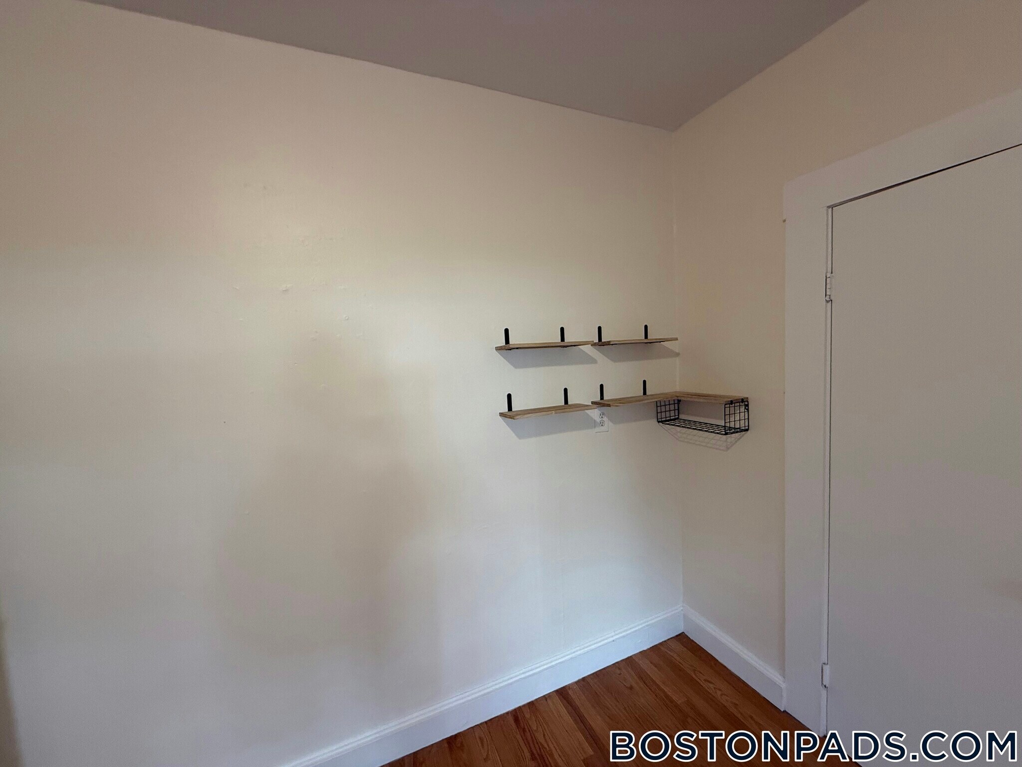 Building Photo - 27 Forest St