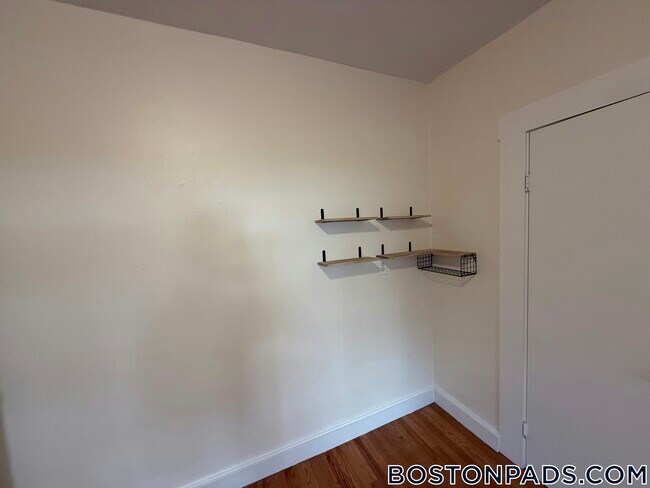 Building Photo - 27 Forest St