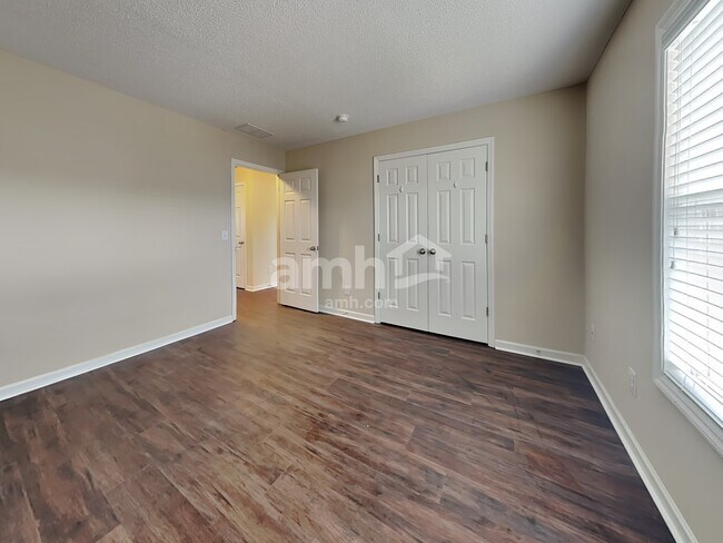 Building Photo - 1308 Silver Dr