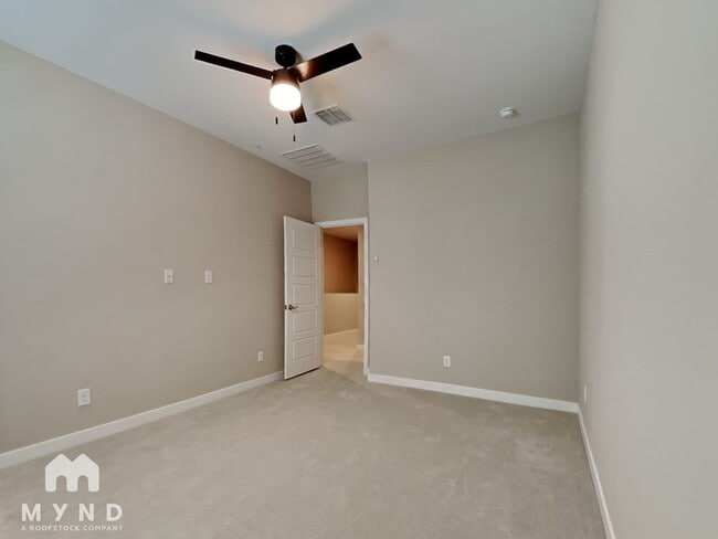Building Photo - 2241 W Echo Ln