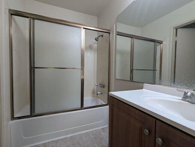 Building Photo - 38860 Cherry Glen Common