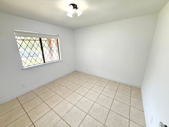 Building Photo - MUST SEE! AVAILABLE NOW! UNIQUE 4 Bedroom/...