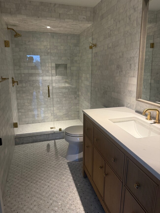 Building Photo - 345 Bradley Dr