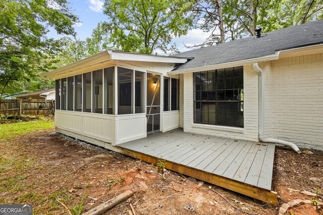 Building Photo - 5846 Bobbin Ln