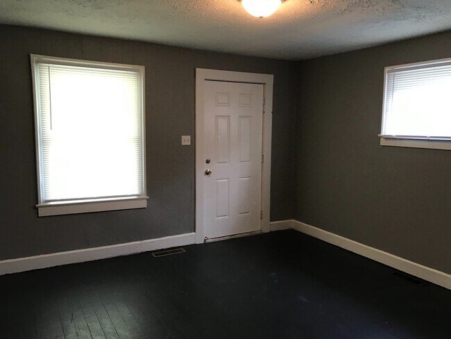 Building Photo - 910 N Ewing St