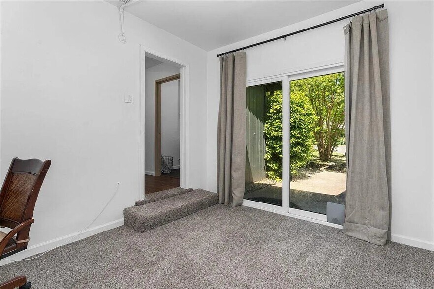 Building Photo - 2551 S Waverly Ave