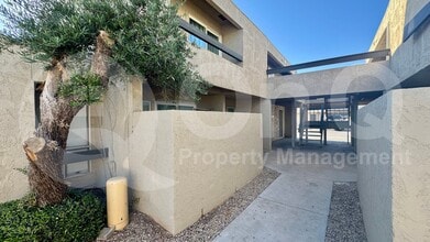Building Photo - 2662 N 43rd Ave