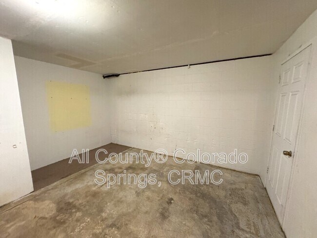 Building Photo - 931 Kings Crown Rd