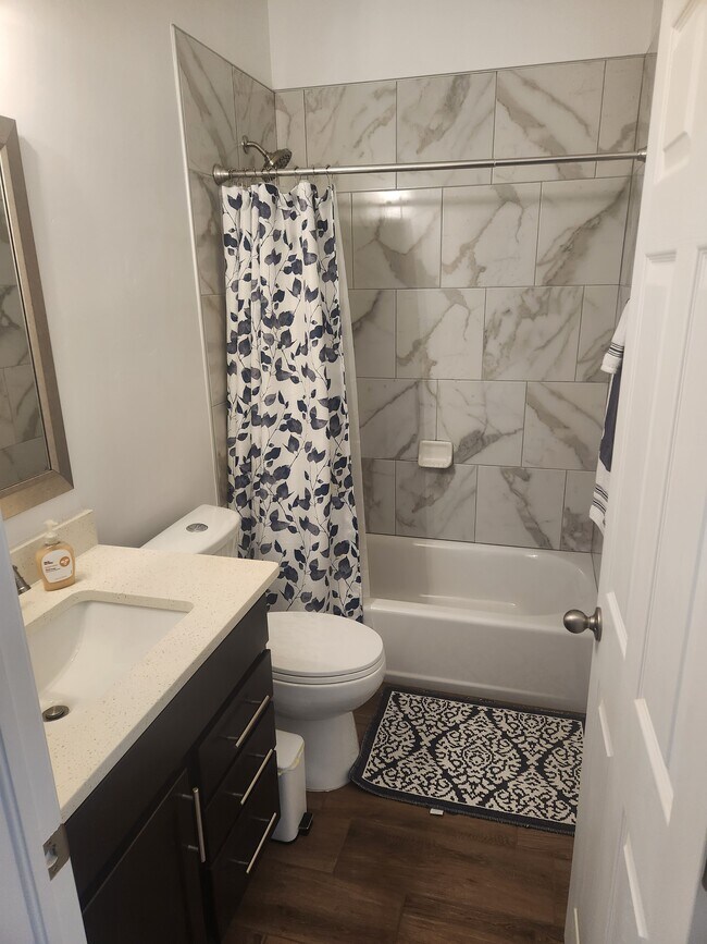 Building Photo - 3098 Gladstone St