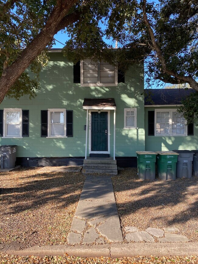 Building Photo - N Louis R112303