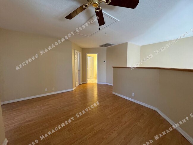 Building Photo - HALF OFF FIRST MONTH'S RENT! 4 BEDROOM 2.5 BATHROOM HOME