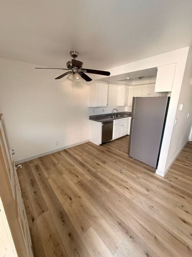 Interior Photo - 14428 Cerise Avenue