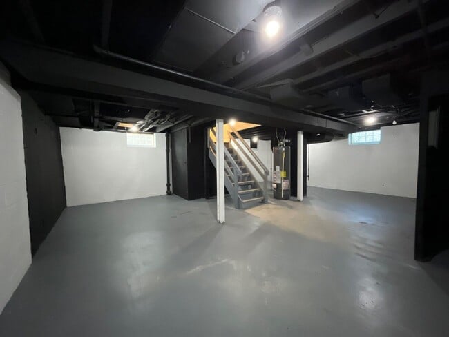 Building Photo - This beautifully updated 3-bedroom, 1.5-bath single-family home is ready for move-in!