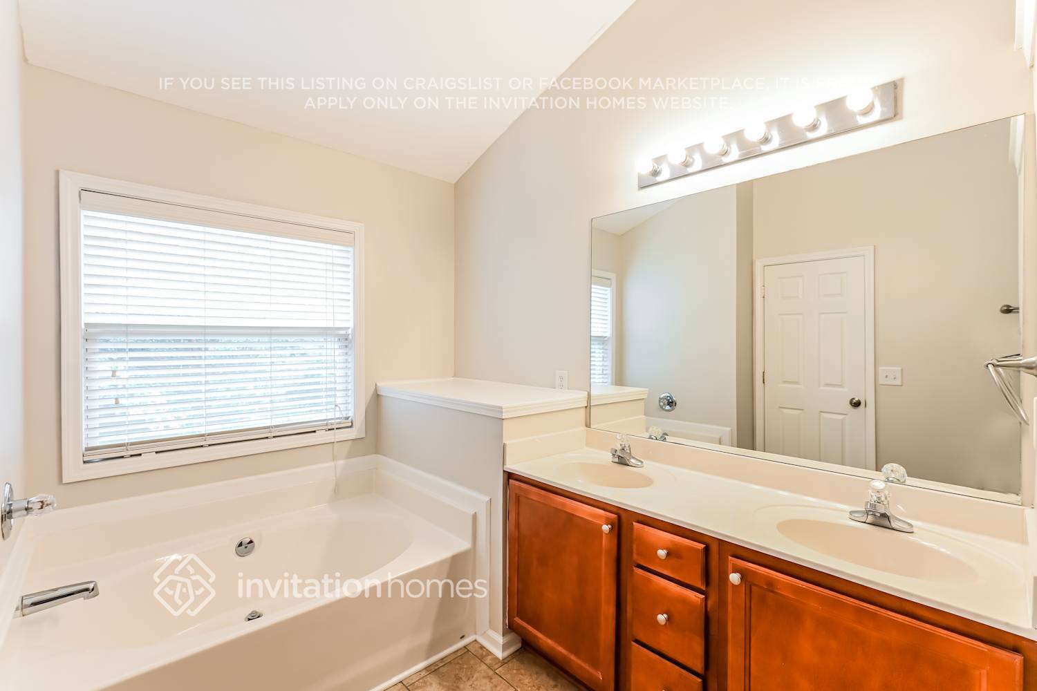 Building Photo - 2526 Gristhaven Ln