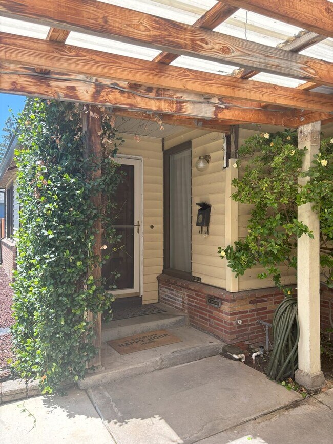 Building Photo - Charming 2 Bedroom House in Sacramento