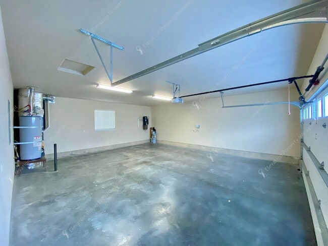 Building Photo - 3-Bedroom Home with RV Parking