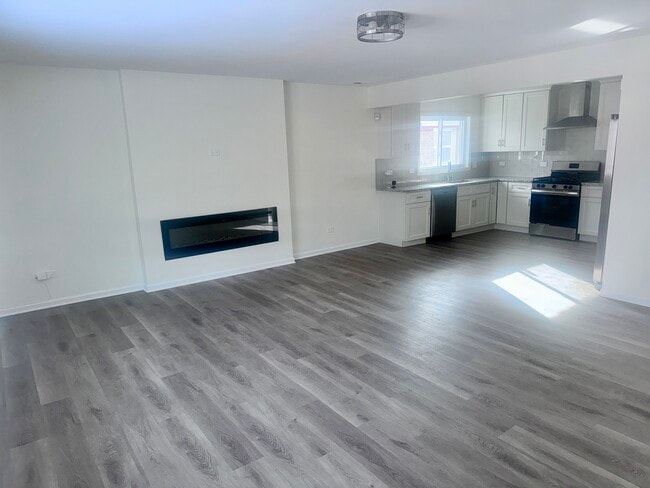 Building Photo - 15119 Meadow Ln