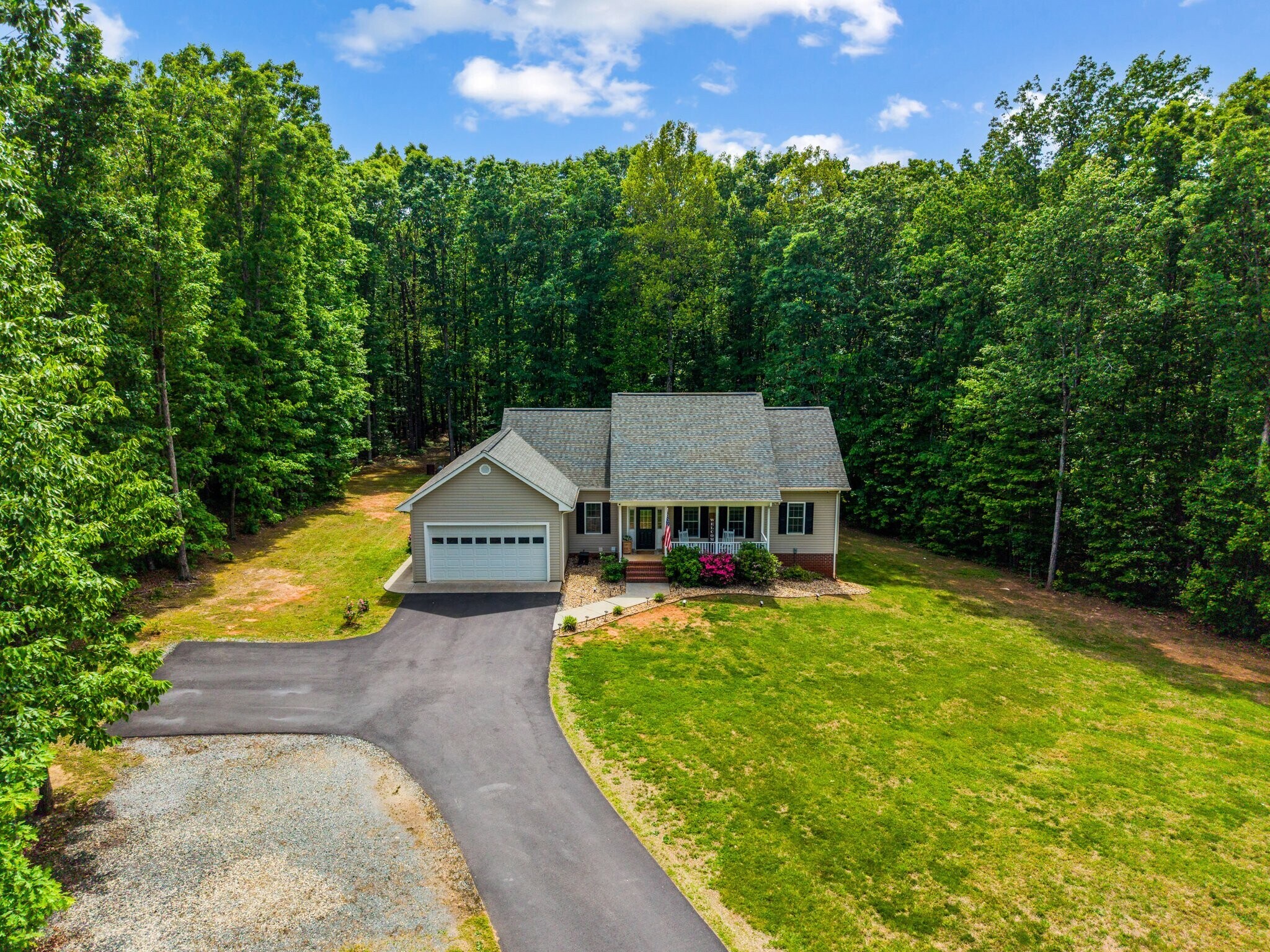 Building Photo - 883 Little Bear Ln