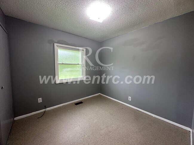 Building Photo - 1007 Shasta-