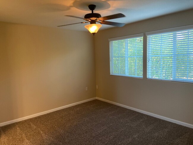 Building Photo - Folsom Parkway - 2 Bdrm, 2.5 bath located ...