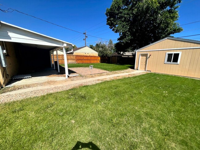 Building Photo - Fully Updated 4 Bedroom Home With Finished...