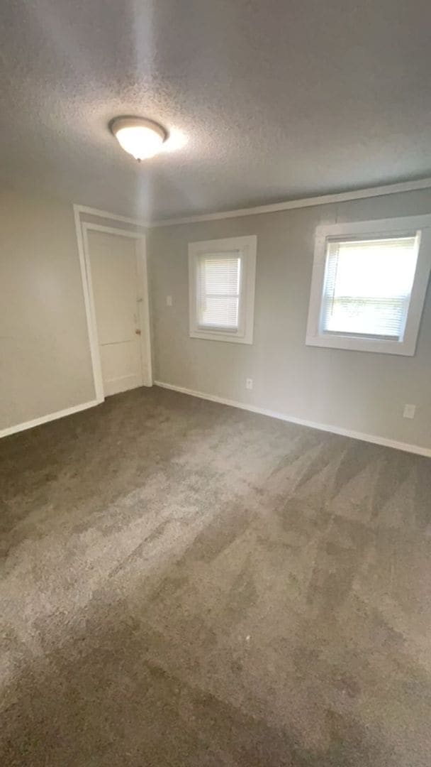 Building Photo - Spacious 2 Bedroom Home! Garage! Fenced in Backyard! Available Now!