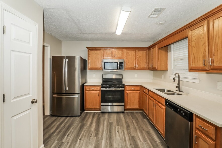 Building Photo - 5391 Katherine Village Dr